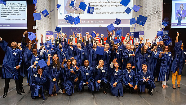 Photographie de la remise des diplômes de l'Executive MBA Dauphin-PSL en septembre 2021