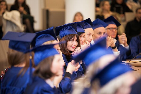 Photo de la remise de diplôme de l'une des promotions du MBA Management des Ressources Humaines en formation continue avec Dauphine Executive Education (Université Paris Dauphine-PSL)
